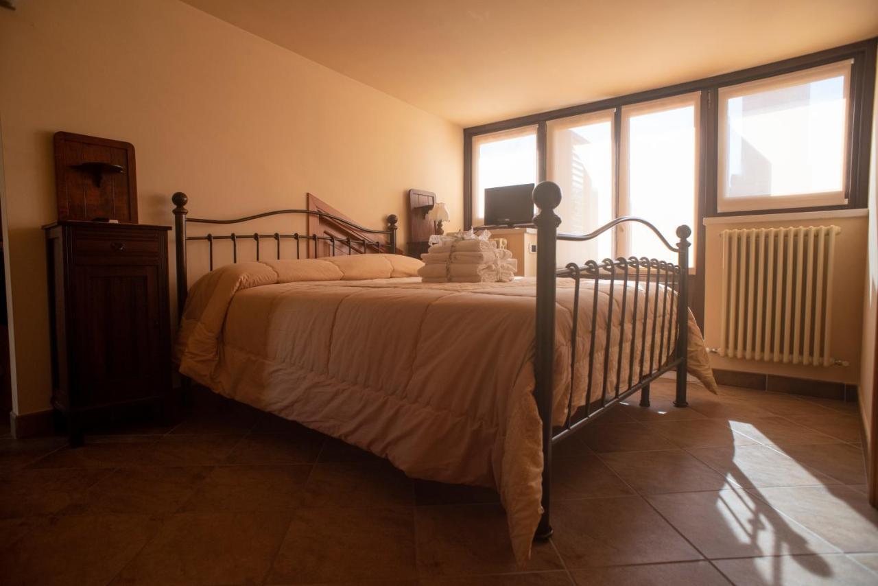 La Ginestra Hotel Castel San Lorenzo Buitenkant foto
