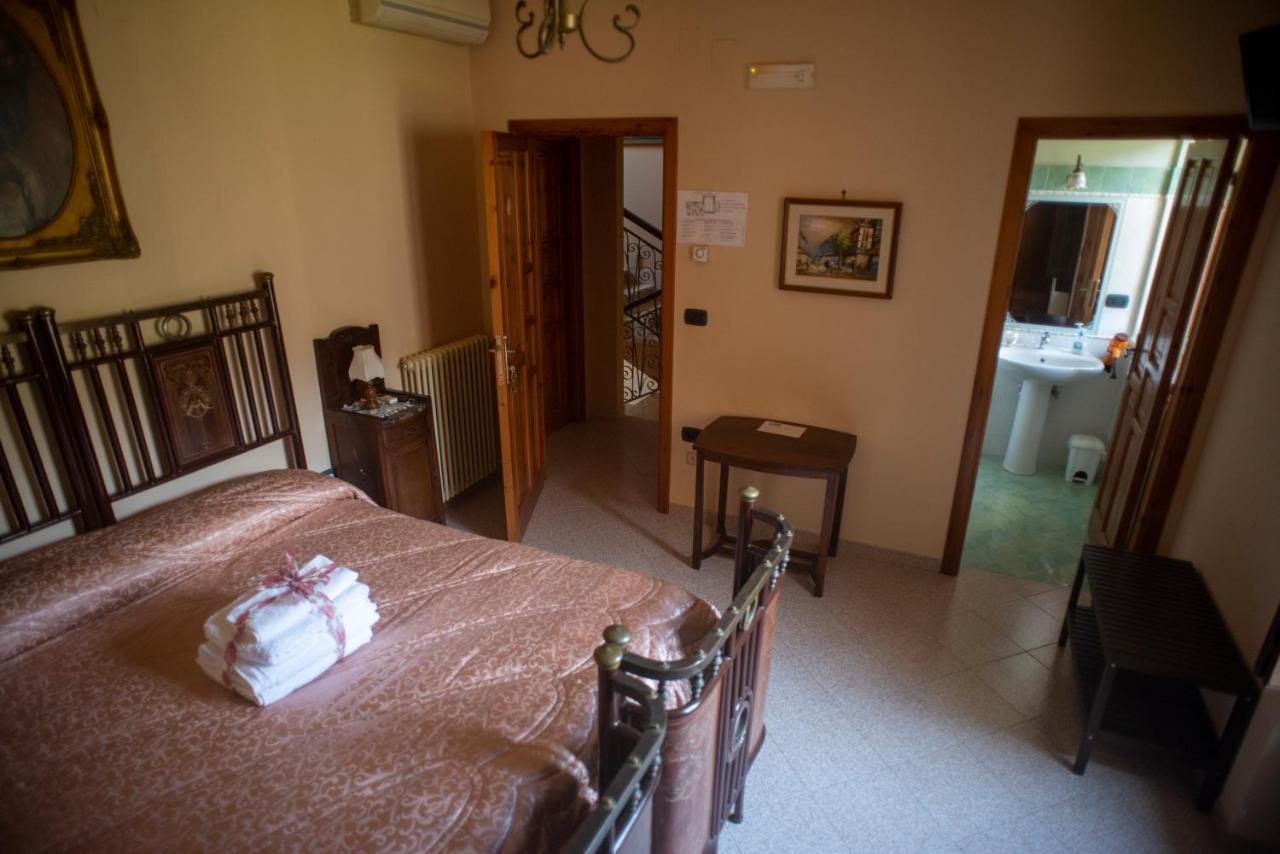 La Ginestra Hotel Castel San Lorenzo Buitenkant foto