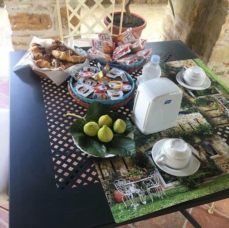 La Ginestra Hotel Castel San Lorenzo Buitenkant foto
